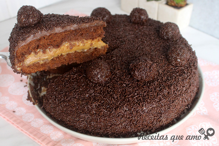 Bolo De Chocolate Com Doce De Leite | Receitas Que Amo